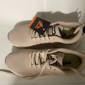 Reebok Men's Beige Sneakers